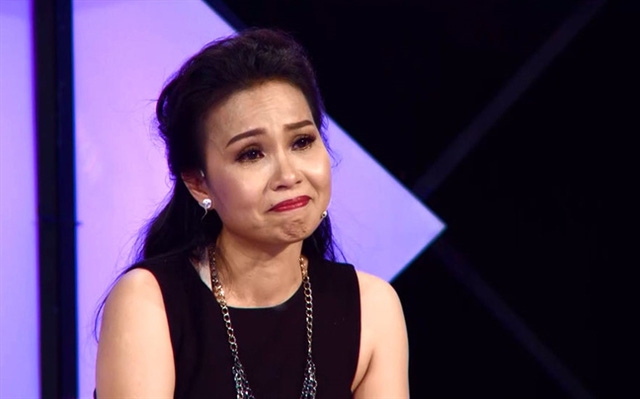 Cẩm Ly đã không kìm nén được cảm xúc khi đối diện với những hoàn cảnh đầy éo le của những nhân vật tham gia cuộc thi.