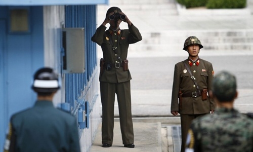 vien-canh-ve-cuoc-gap-ky-la-va-bat-ngo-trump-kim-jong-un-1