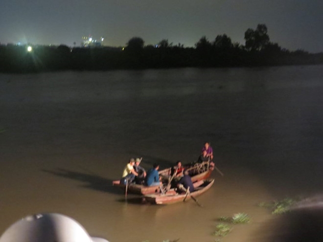 Hai nam sinh lop 8 duoi nuoc khi tam song sau gio tan hoc hinh anh 1