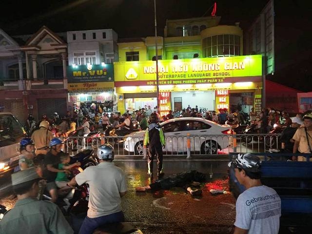 va cham giua troi mua tren duong pho, nam thanh nien tu vong hinh anh 1