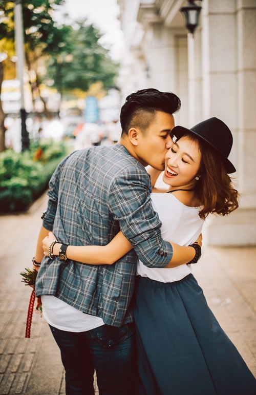 Cặp đôi nắm tay nhau đi khắp ba miền chụp ảnh cưới - 1