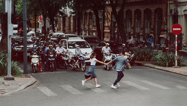 Cặp đôi nắm tay nhau đi khắp ba miền chụp ảnh cưới - 2