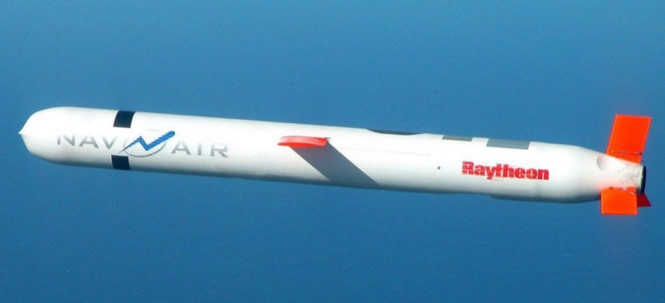 Tên lửa hành trình Tomahawk phóng từ tàu chiến  /// USNAVY