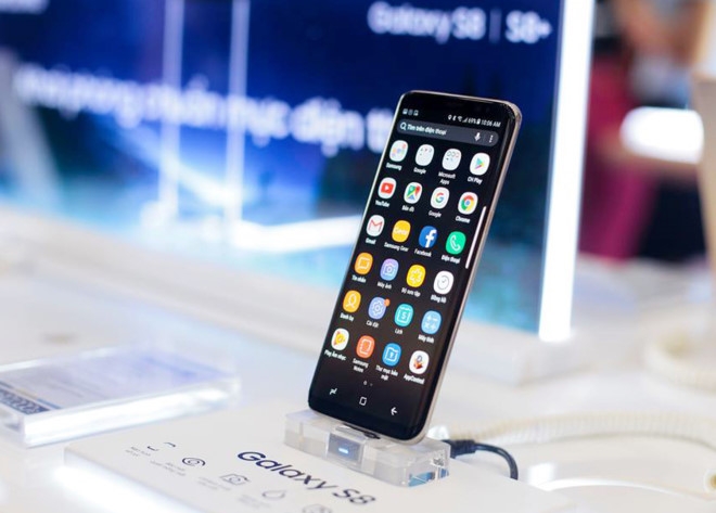 Chieu ban pha gia Galaxy S8 cua nha ban le nho hinh anh 1