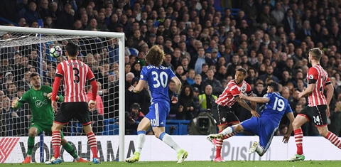 Tien dao Diego Costa lap cu dup vao luoi Southampton
