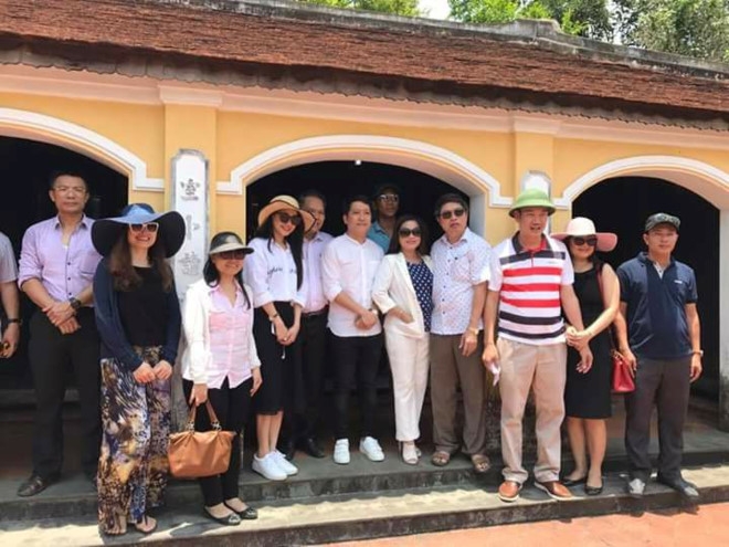 Truong Giang dua Nha Phuong ve que sau su co bi nem chai hinh anh 1