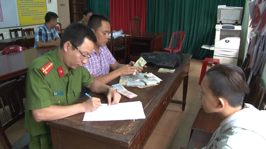 tt-hue: bat thieu nien trom 118 trieu dong cua nha chua hinh anh 1