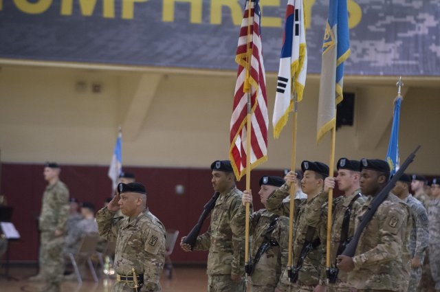 Lữ đoàn Tình báo Quân sự 501 trong một buổi lễ đón tiếp tân chỉ huy  /// US Armed Forces