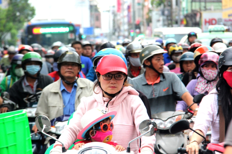 Xe co hon loan qua doan duong co tai nan lien hoan o Sai Gon hinh anh 8