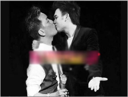 Những hình ảnh nhạy cảm gây tò mò về mối quan hệ Mr Đàm - Dương Triệu Vũ ảnh 4