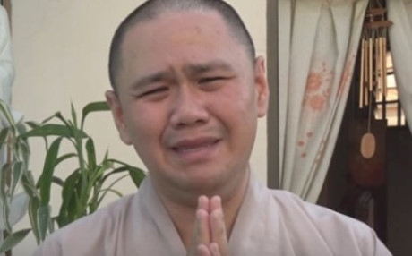 Vach tran su gia doi trong clip xin loi 13 phut cua Minh Beo - Anh 1