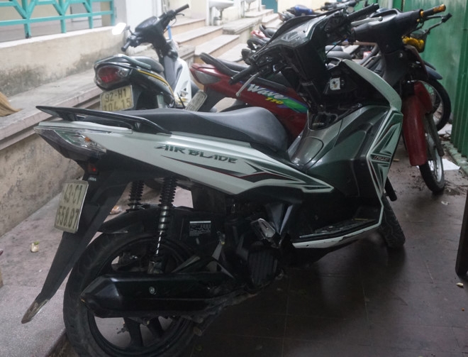 Dao chich 15 tuoi canh gioi de dong bon trom xe Air Blade hinh anh 2