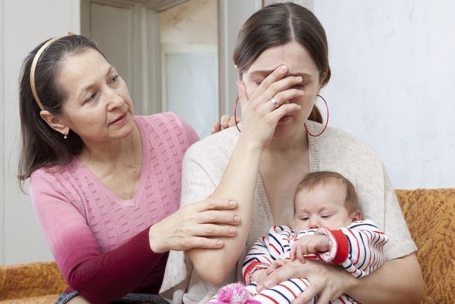 Chỉ với 2 bức ảnh, bà mẹ này đã cho cả thế giới thấy sự thật phũ phàng sau sinh - Ảnh 3.