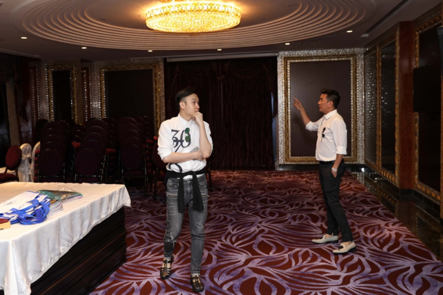 Dam Vinh Hung, Duong Trieu Vu tat bat chuan bi dem tiec tinh tri ky hinh anh 6