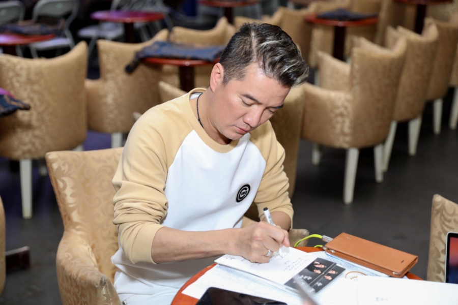 Dam Vinh Hung, Duong Trieu Vu tat bat chuan bi dem tiec tinh tri ky hinh anh 7
