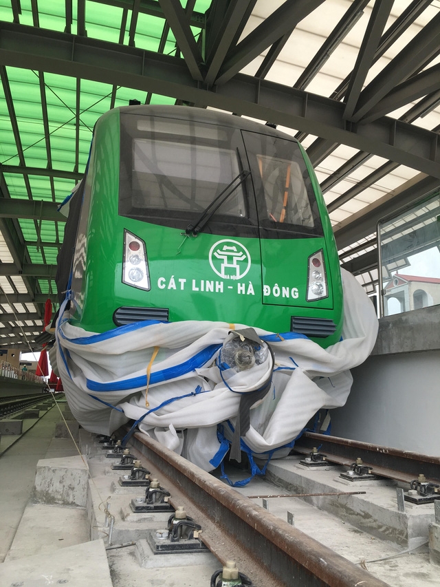 Đoàn tàu Cát Linh - Hà Đông đầu tiên đã được Trung Quốc bàn giao vào tháng 2/2017