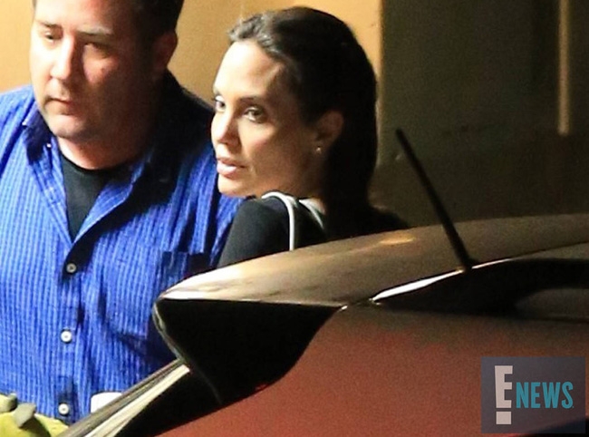 Lâu lắm rồi Angelina Jolie mới nữ tính và có sức sống như thế này - Ảnh 2.