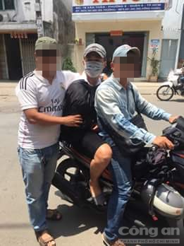  Quận 10: Bắt nhóm côn đồ vác đao chém con nợ dã man - Ảnh 1.