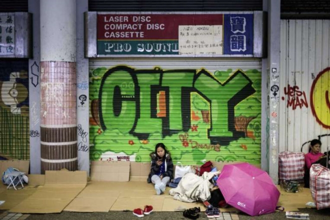 Gan 50% osin nhap cu o Hong Kong ngu trong toilet hinh anh 1