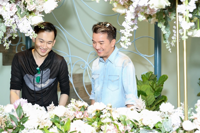 ha-ho-ly-qui-khanh-tang-toan-bo-hoa-cho-da-tiec-cua-mr-dam-duong-trieu-vu-1