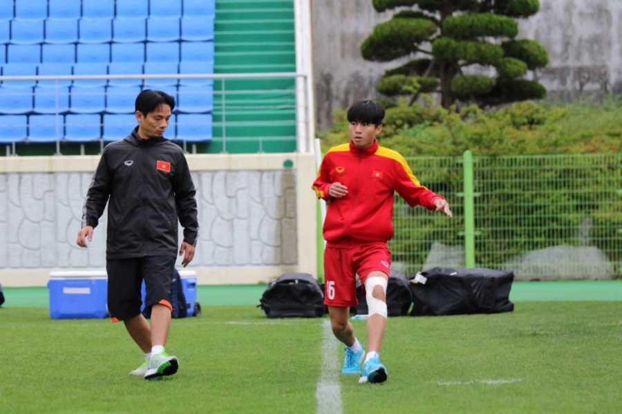 U20 Viet Nam hung khoi ra san tap o Han Quoc hinh anh 3