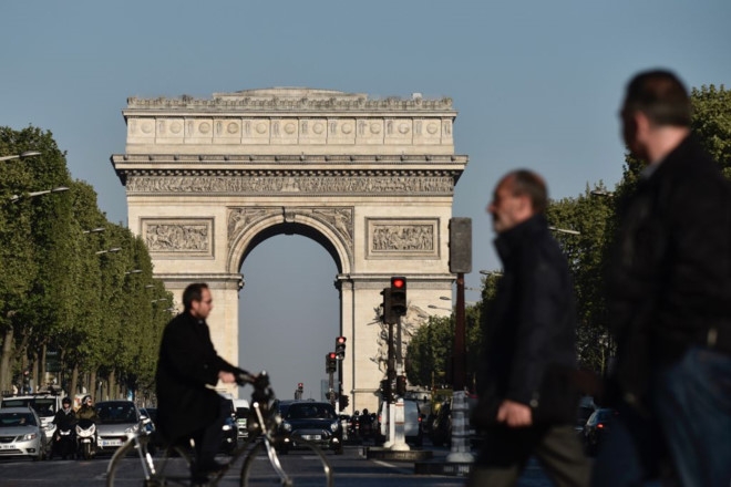 21 phat dai bac va ga trong cho le nham chuc cua Macron hinh anh 2