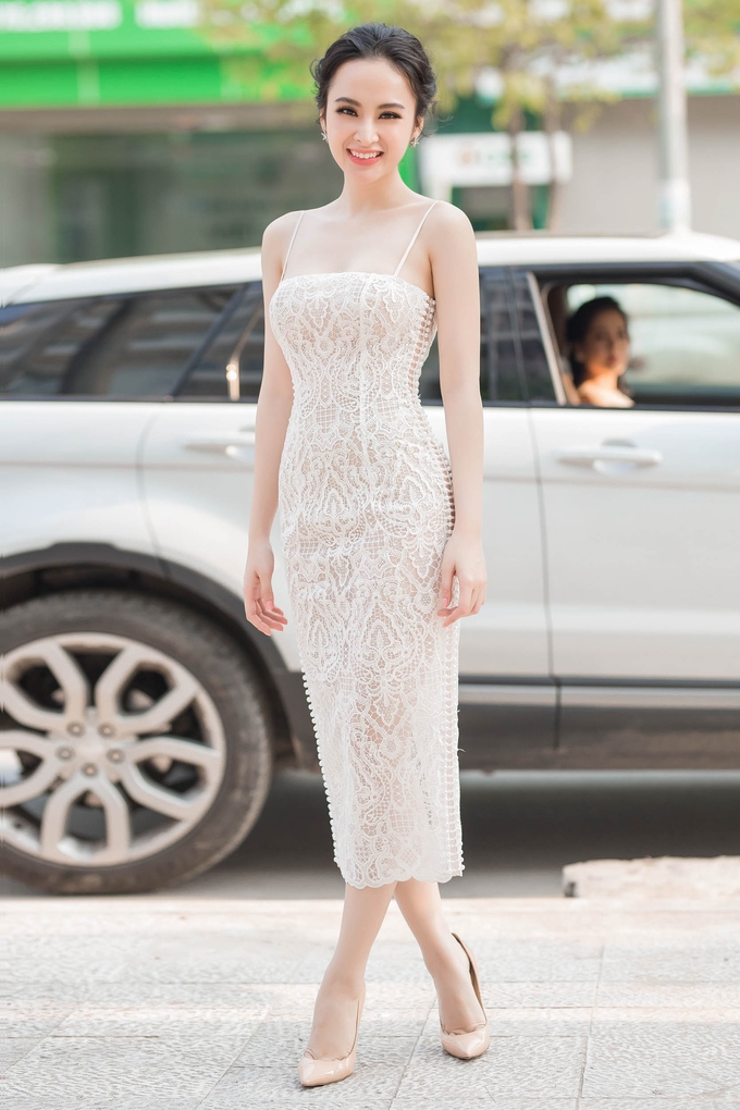 Angela Phương Trinh diện váy hai dây xuyên thấu