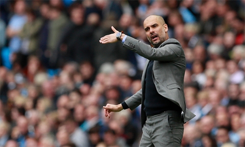 man-city-chia-tay-zabaleta-mo-man-cuoc-dai-phau-doi-hinh-1