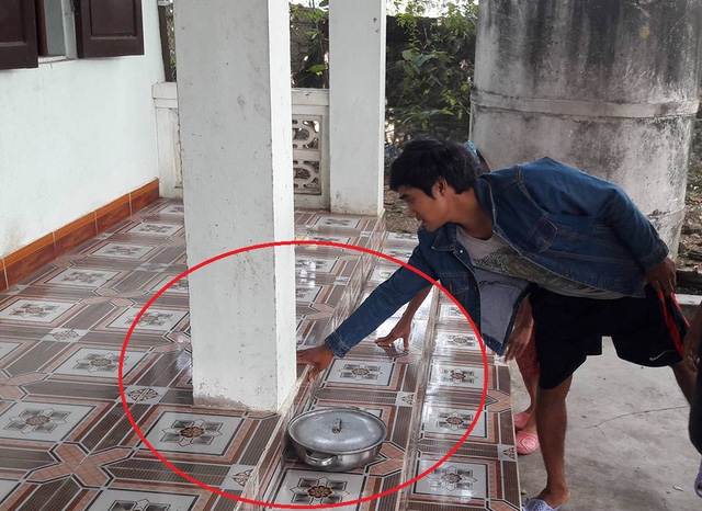  Khu vực bậc thềm ghi nhận có hiện tượng nóng bất thường, đặt nồi nước lạnh, 30 phút sau nước trong nồi nóng lên. 