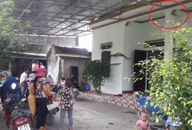 Nguyên nhân của hiện tượng thềm nhà nóng lên bất thường được xác định là do nhiễm điện từ mái tôn xuống lõi thép của cột nhà.