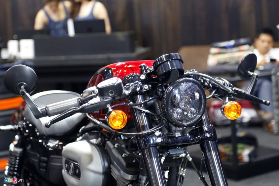 Harley-Davidson Roadster Cafe Racer gia gan 600 trieu dong tai VN hinh anh 6