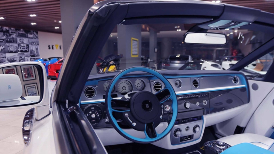 Rolls-Royce Phantom mui trần cuối cùng ra mắt tại Ả-rập hình ảnh 6 Rolls-Royce Phantom mui tran cuoi cung ra mat tai A-rap hinh anh 6