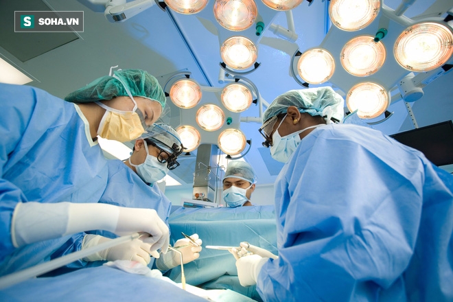 Ung thư trực tràng khó phát hiện dễ nhầm lẫn: Thấy dấu hiệu này thì phải đi khám ngay - Ảnh 4.