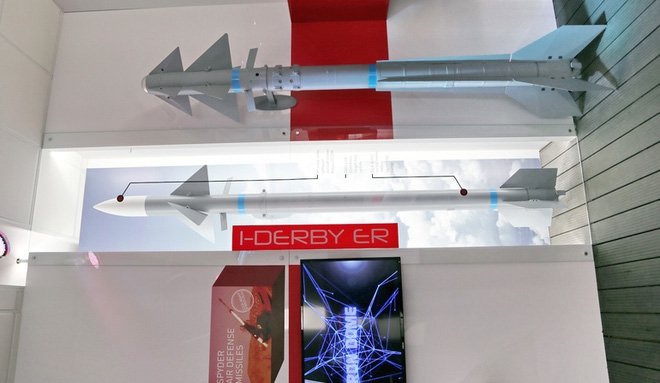 Vì sao nên cân nhắc tích hợp tên lửa Derby cho tiêm kích Su-27/30? - Ảnh 1. Vì sao nên cân nhắc tích hợp tên lửa Derby cho tiêm kích Su-27/30? - Ảnh 1.