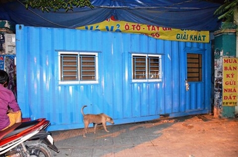 Vu danh nguoi, dung container bit cua nha: Loi khai nguoi trong cuoc hinh anh 1