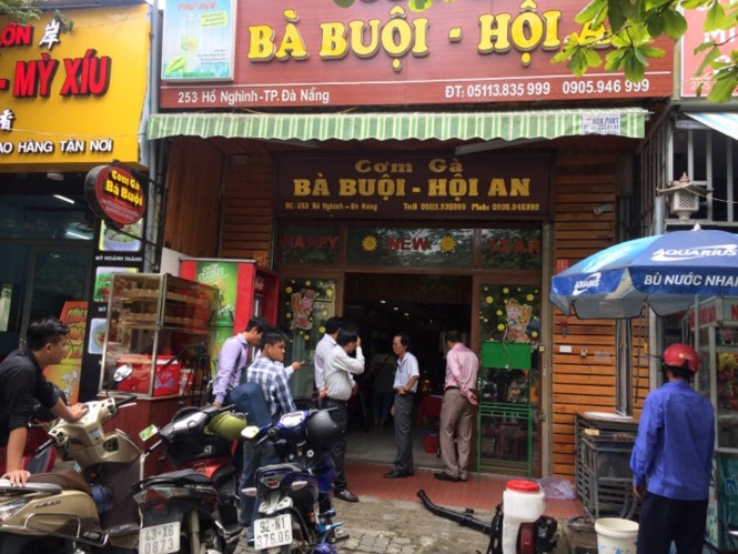 Chi cục An toàn vệ sinh thực phẩm TP.Đà Nẵng kết luận quán cơm gà Bà Buội - Hội An gây ngộ độc cho du khách /// Ảnh: N.T