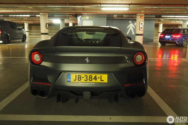 Hàng hiếm Ferrari F12tdf màu đem nhám lạ mắt xuất hiện tại Barcelona - Ảnh 2. Hàng hiếm Ferrari F12tdf màu đem nhám lạ mắt xuất hiện tại Barcelona - Ảnh 2.
