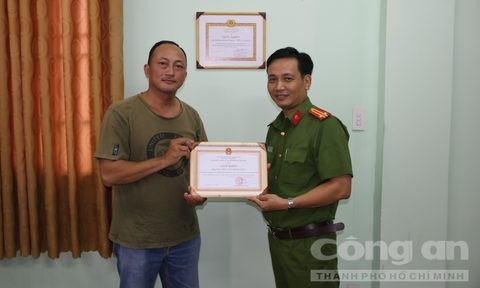 Hiep si Minh Tien bi phoi nhiem HIV khi truy bat ten cuop lieu linh hinh anh 2