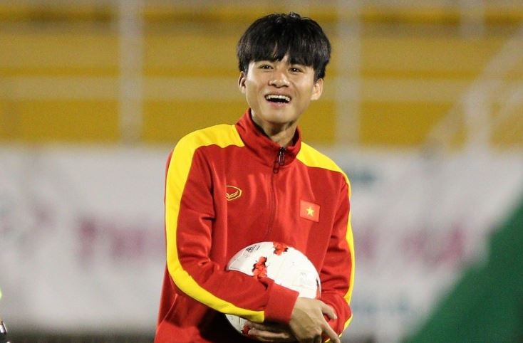 Phan Thanh Hậu nhận được phần thưởng xứng đáng với tấm vé dự World Cup cùng U20 Việt Nam. 