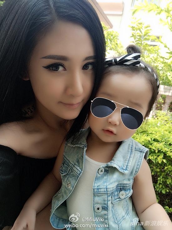 thanh-vien-nhom-nhac-hot-nhat-trung-quoc-danh-vo-den-say-thai-1