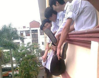 Clip so soang vong mot nhieu ban nu trong lop gay phan cam hinh anh 2