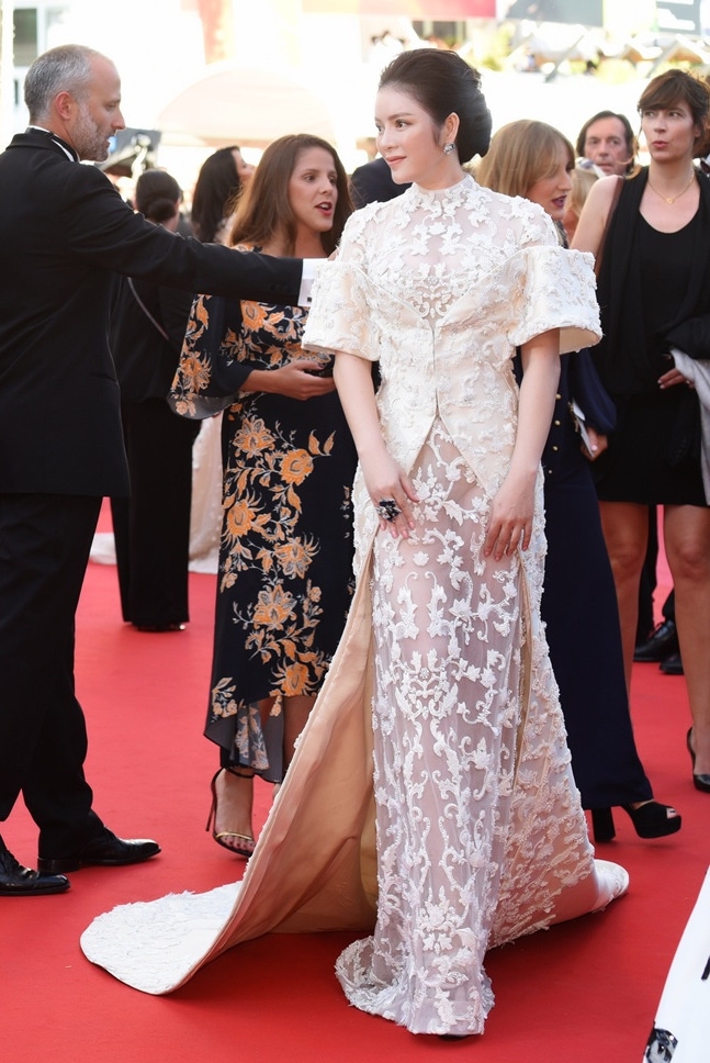 Lý Nhã Kỳ diện đầm cao cấp trong ngày khai mạc Cannes
