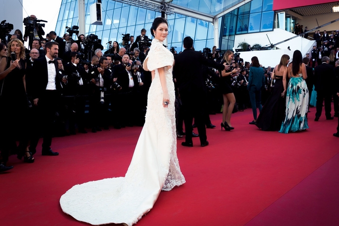 Lý Nhã Kỳ diện đầm cao cấp trong ngày khai mạc Cannes