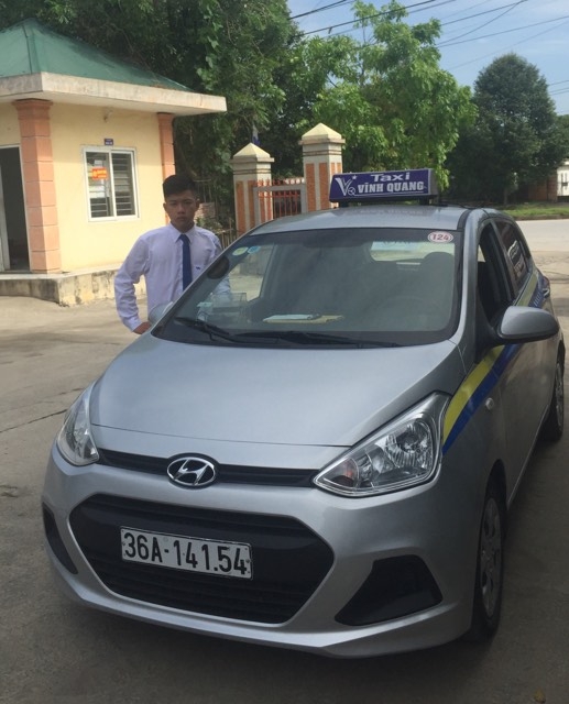 mo bung cua dua nguoi di cap cuu: lai xe taxi co pham luat? hinh anh 2