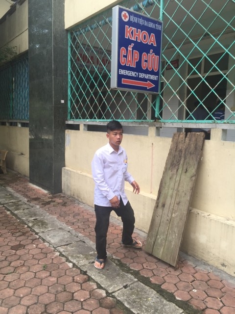 mo bung cua dua nguoi di cap cuu: lai xe taxi co pham luat? hinh anh 3