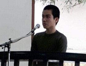 Nam 9X ru ban gai di choi de cuop dien thoai hinh anh 1