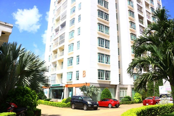 Thanh nien 21 tuoi leo tu tang 14 chung cu bi roi xuong dat thiet mang hinh anh 1