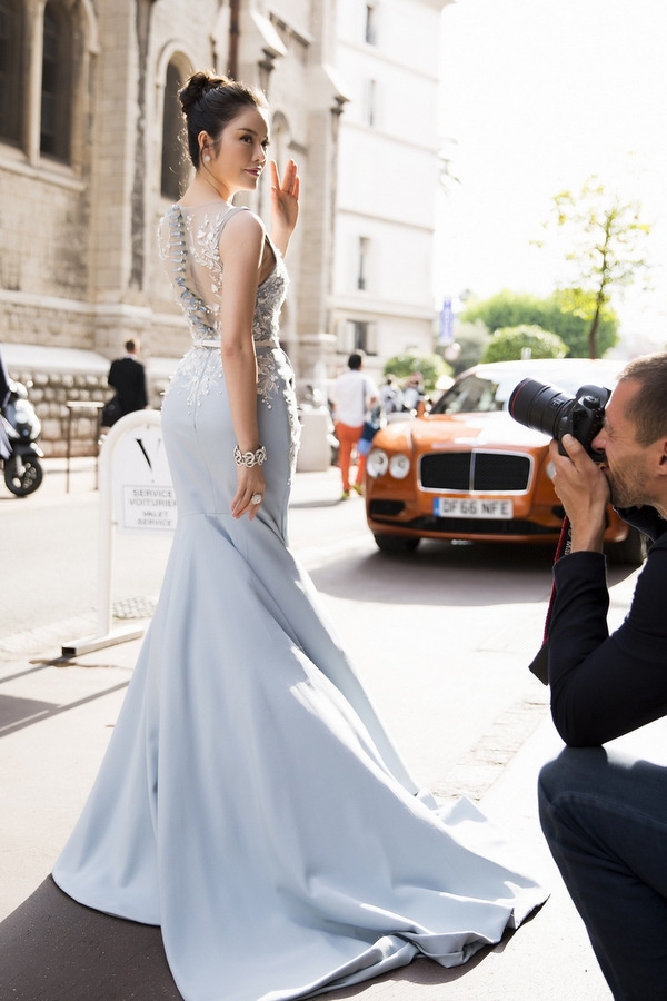 Lý Nhã Kỳ diện váy xuyên thấu trên thảm đỏ Cannes