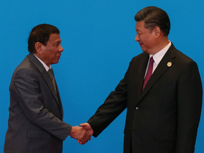 Tổng thống Philippines Rodrigo Duterte gặp Chủ tịch Trung Quốc Tập Cận Bình ở Bắc Kinh hôm 15.5 /// Reuters