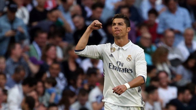 Ronaldo sap tiep buoc Messi hau toa vi tron thue hinh anh 1